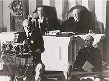 220px-Fdr_delivers_speech